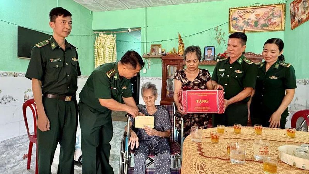 BĐBP Đắk Lắk tri ân Mẹ Việt Nam Anh hùng, gia đình chính sách - Chuyên trang Công Lý & Xã Hội - Báo Công Lý