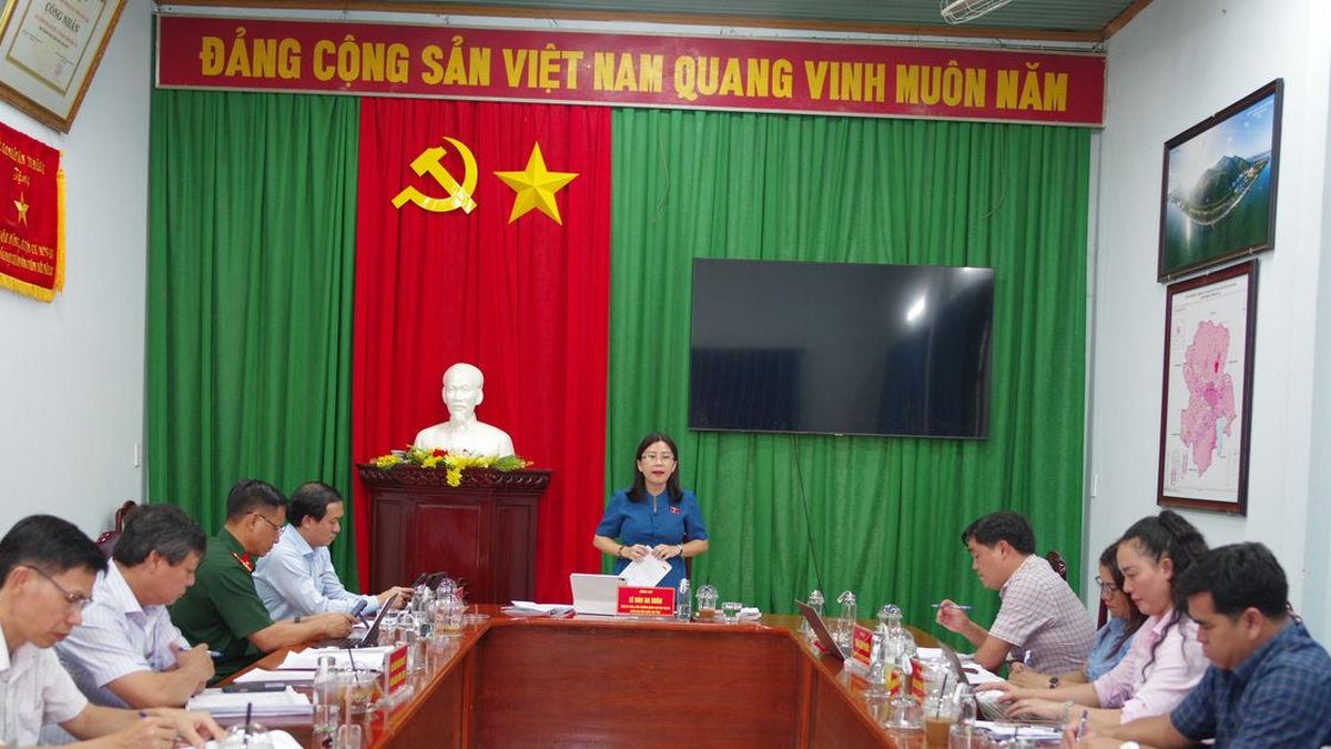 Đoàn ĐBQH tỉnh Đắk Lắk khảo sát việc thực hiện Luật Đất đai tại xã Cuôr Đăng - Đại Biểu Nhân Dân
