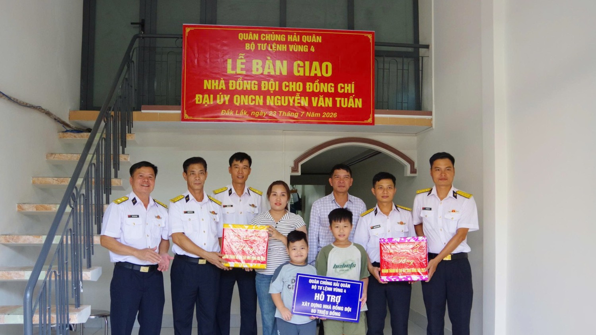 Trung đoàn 451 (Vùng 4 Hải quân) bàn giao 'Nhà đồng đội' - Báo Quân Đội Nhân Dân