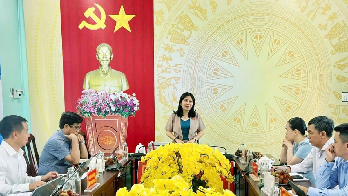 Đoàn ĐBQH tỉnh Đắk Lắk khảo sát việc thực hiện Luật Đất đai tại xã Hòa Xuân - Đại Biểu Nhân Dân
