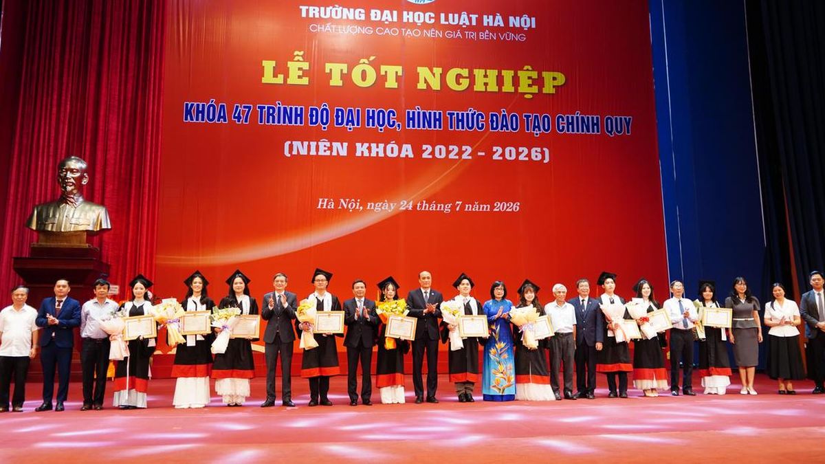 Trường Đại học Luật Hà Nội: Bế giảng Khóa 47 hệ Đại học chính quy - Báo Pháp Luật Việt Nam
