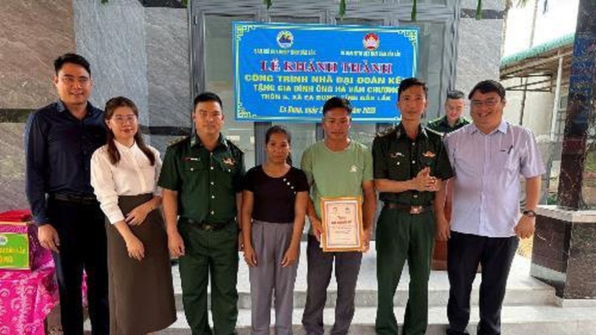 Bàn giao 'Nhà Đại đoàn kết' tặng hộ cận nghèo biên giới Đắk Lắk - Chuyên trang Công Lý & Xã Hội - Báo Công Lý