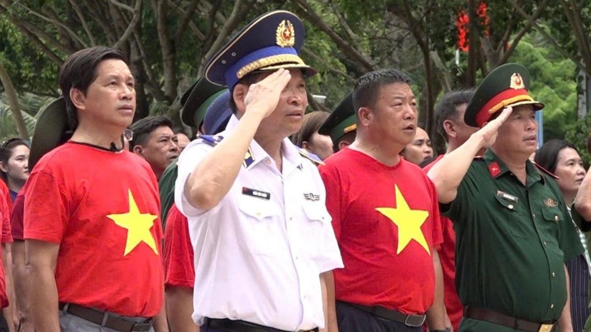 Lễ dâng hương xúc động tại Bến tàu không số Vũng Rô - Tạp chí Tri thức