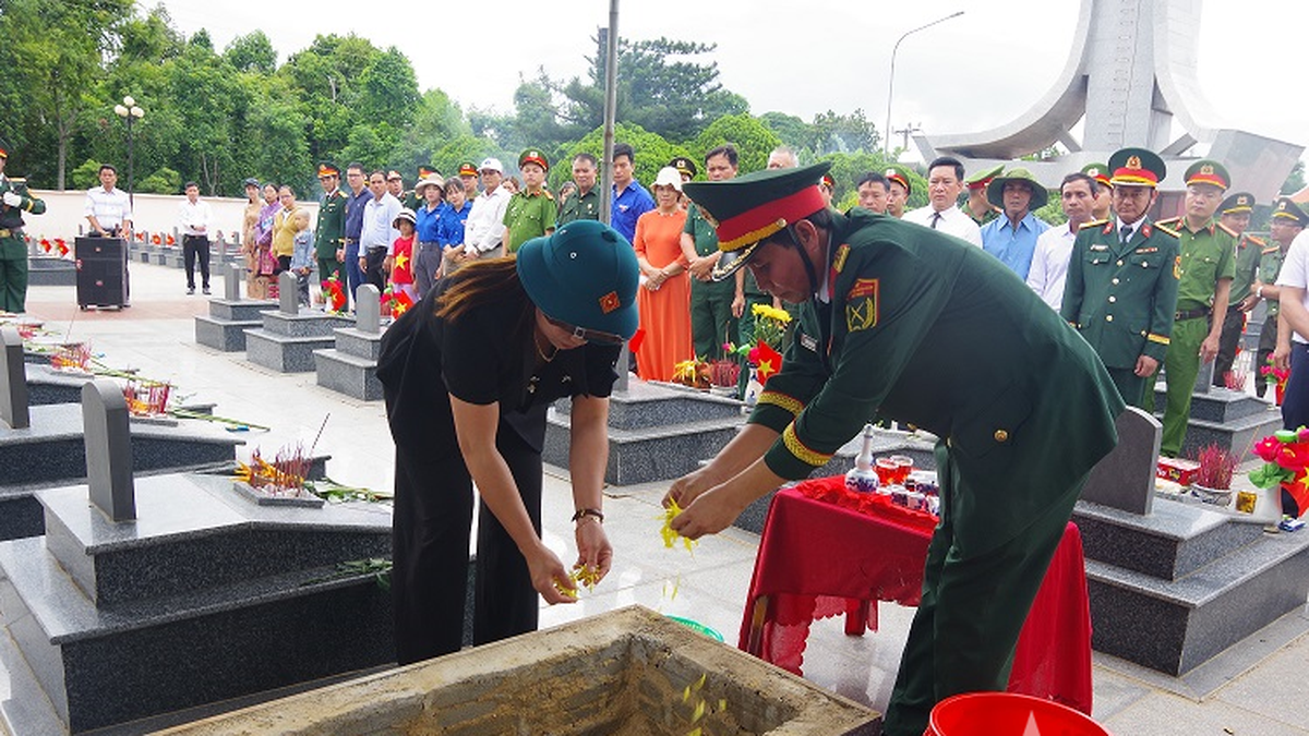 Đắk Lắk truy điệu, an táng 5 hài cốt liệt sĩ - Báo Quân Đội Nhân Dân