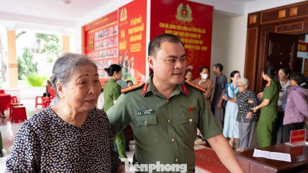 Thân nhân gửi gắm hy vọng qua từng mẫu ADN - Báo Tiền Phong