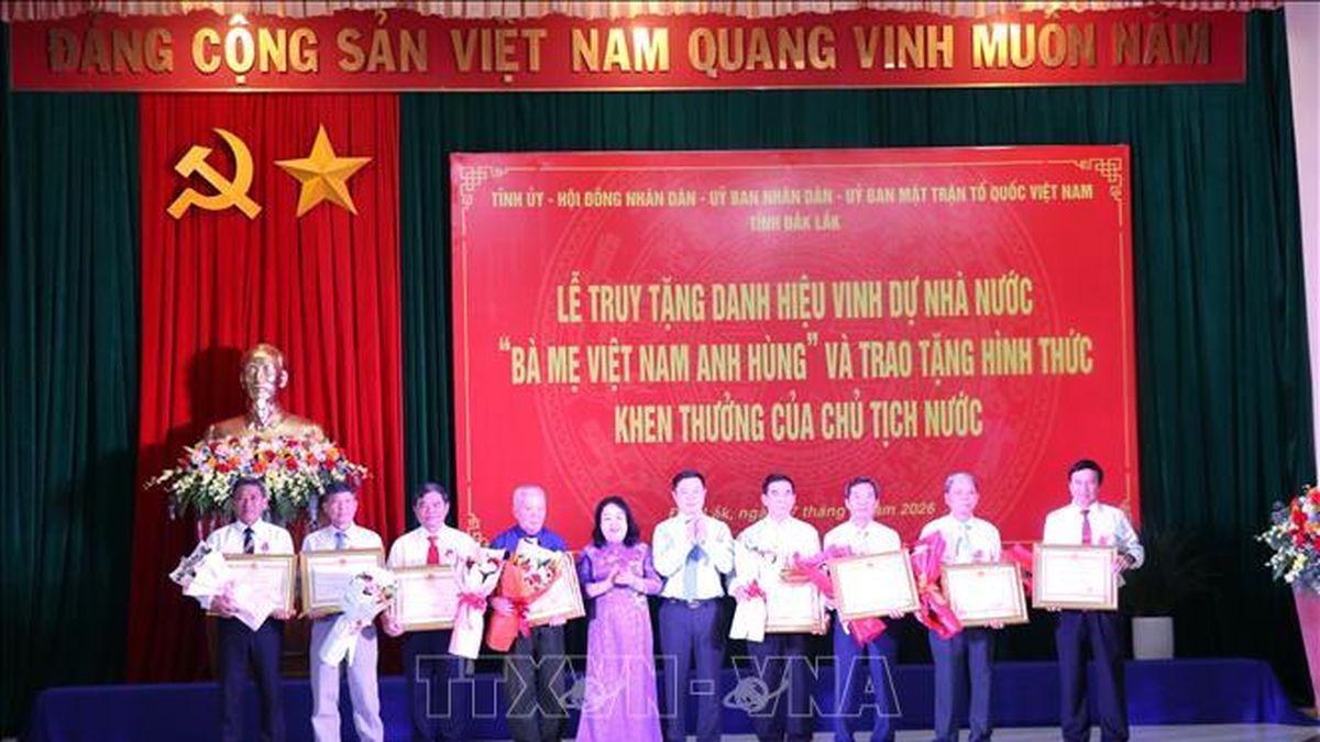 Truy tặng danh hiệu, mãi mãi khắc ghi công ơn của các Mẹ Việt Nam anh hùng - Báo Tin Tức TTXVN
