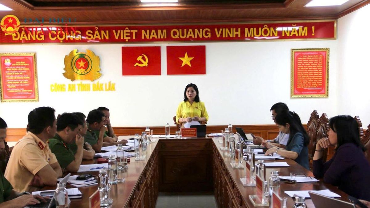 Đoàn ĐBQH tỉnh Đắk Lắk khảo sát công tác tiếp nhận, giải quyết tin báo tội phạm tại Công an tỉnh - Đại Biểu Nhân Dân