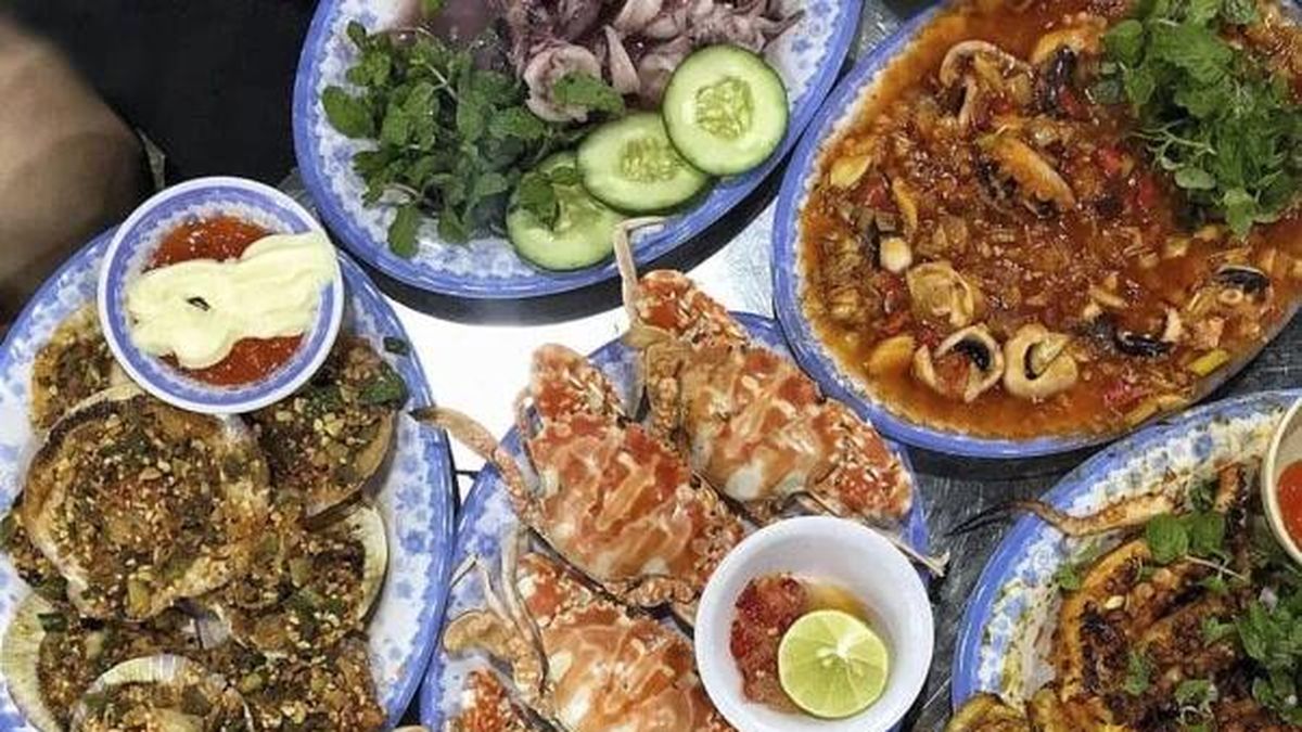 Du lịch biển miền Trung ăn gì? 10 món ngon nhất định phải thử - Báo Thanh Hóa