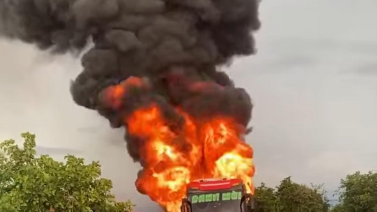 Cháy xe khách trên đường Hồ Chí Minh, hành khách may mắn thoát hiểm - Báo VTC News