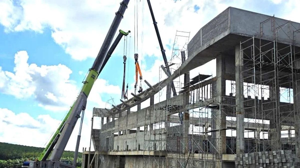 Nhà thi đấu hơn 22 tỷ đồng bất ngờ sập một phần khi chưa hoàn thành - Báo Tiền Phong