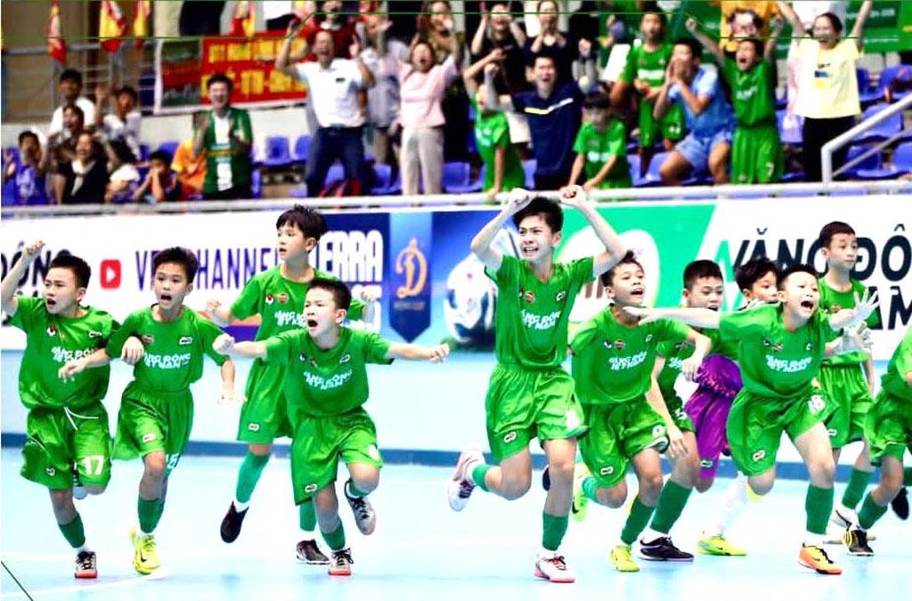 Học viện bóng đá Trường Tươi Đồng Nai vào tứ kết Giải bóng đá U.11 toàn quốc 2026 - Báo Đồng Nai