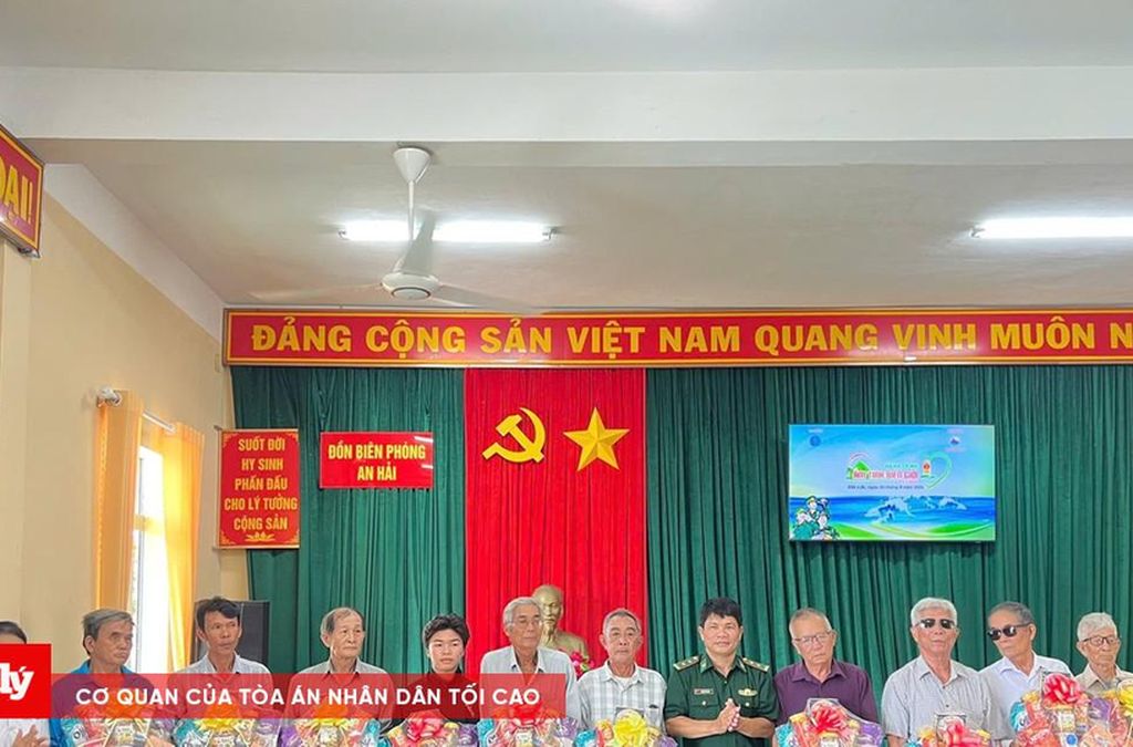 Đắk Lắk: Trao hơn 120 suất quà đến gia đình chính sách, học sinh và cán bộ, chiến sĩ khu vực biên giới - Chuyên trang Công Lý & Xã Hội - Báo Công Lý