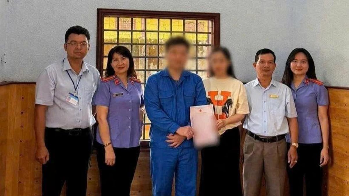 Cô gái gửi đơn xin kết hôn với người yêu đang trong trại tạm giam - Báo Tiền Phong