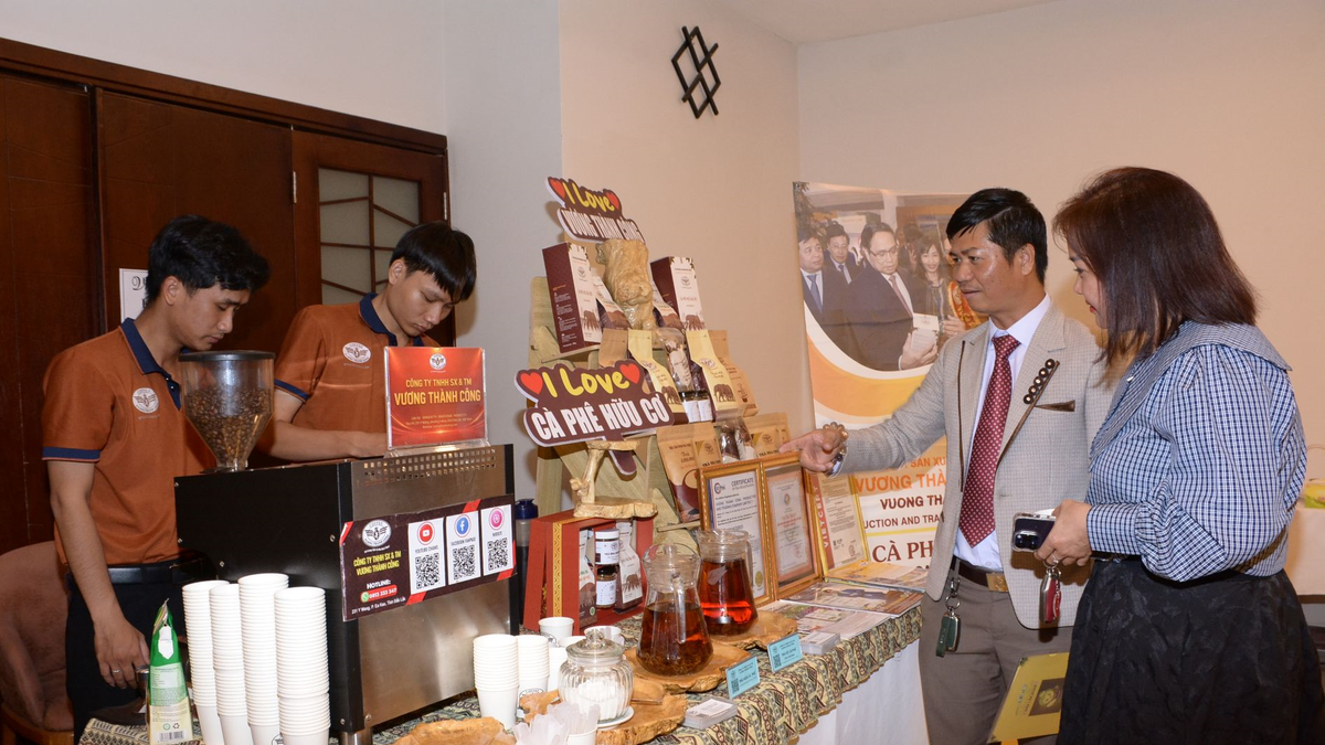 Đắk Lắk đăng ký kỷ lục thế giới về đoàn xe bán tải chở sầu riêng - Báo Quân Đội Nhân Dân