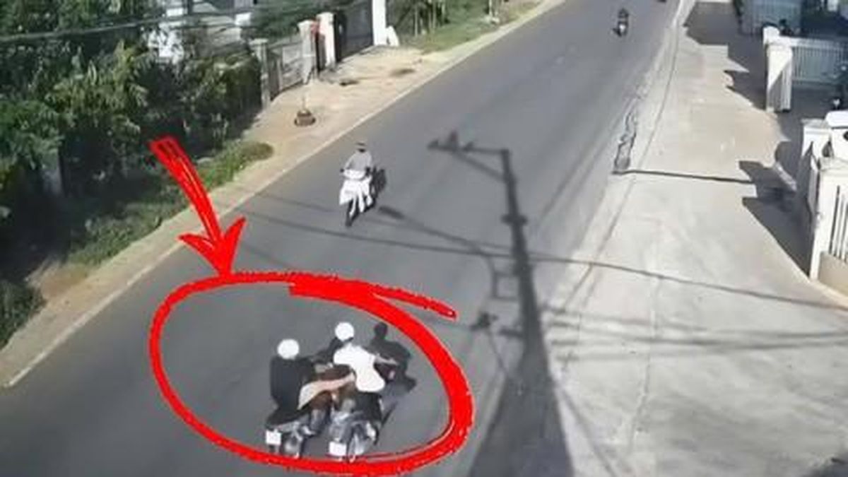Công an xác minh vụ người đàn ông bị đối tượng đạp ngã xe trên đường - Công An TP.HCM