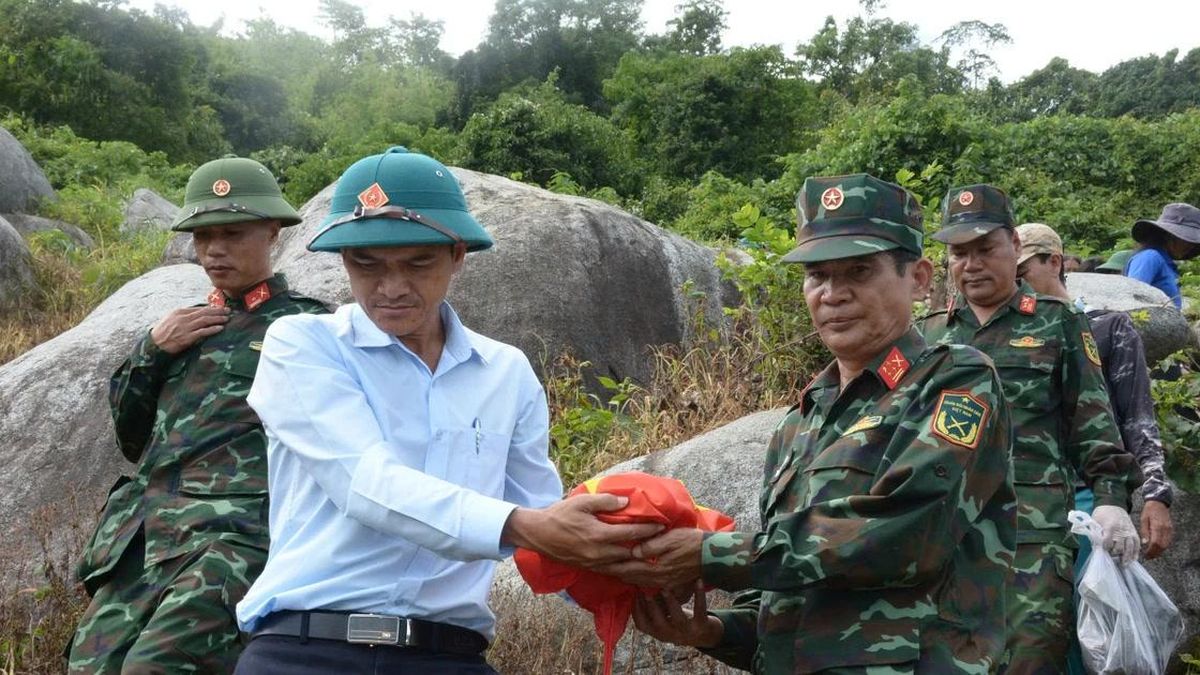 Bí mật trong hang đá sau 20 năm dẫn lối tìm thấy hài cốt liệt sĩ - Báo Tiền Phong