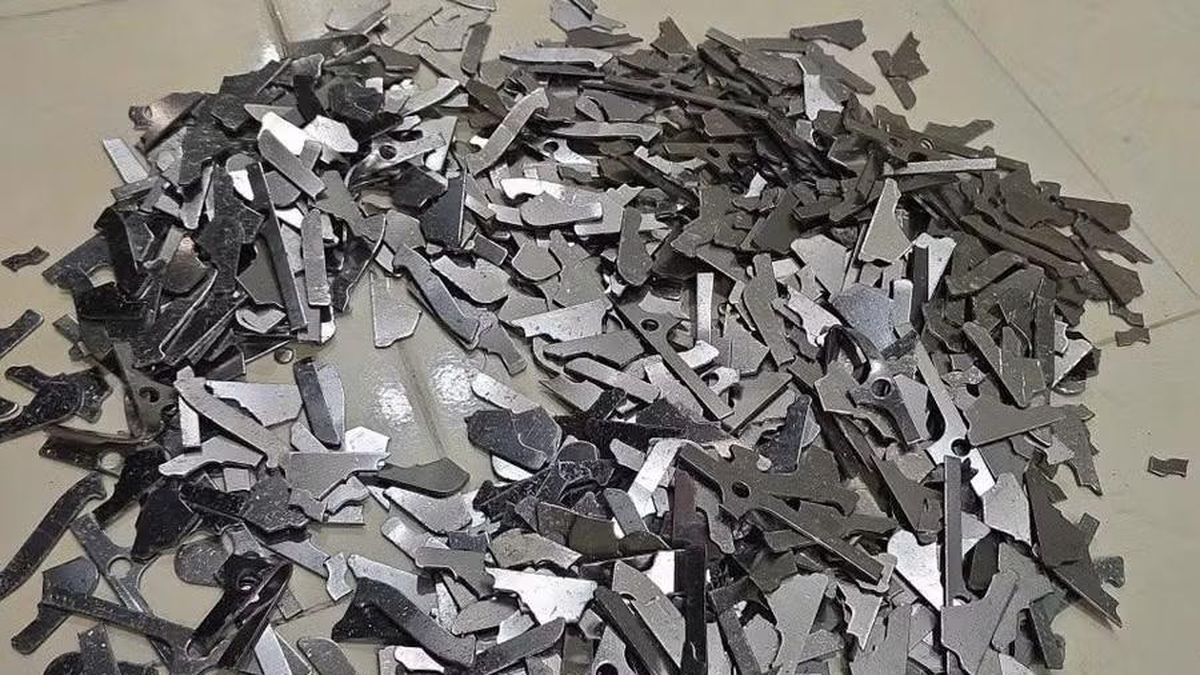 Mảnh sắt rơi vãi trên cao tốc qua Gia Lai khiến hàng chục phương tiện thủng lốp - Báo Gia Lai