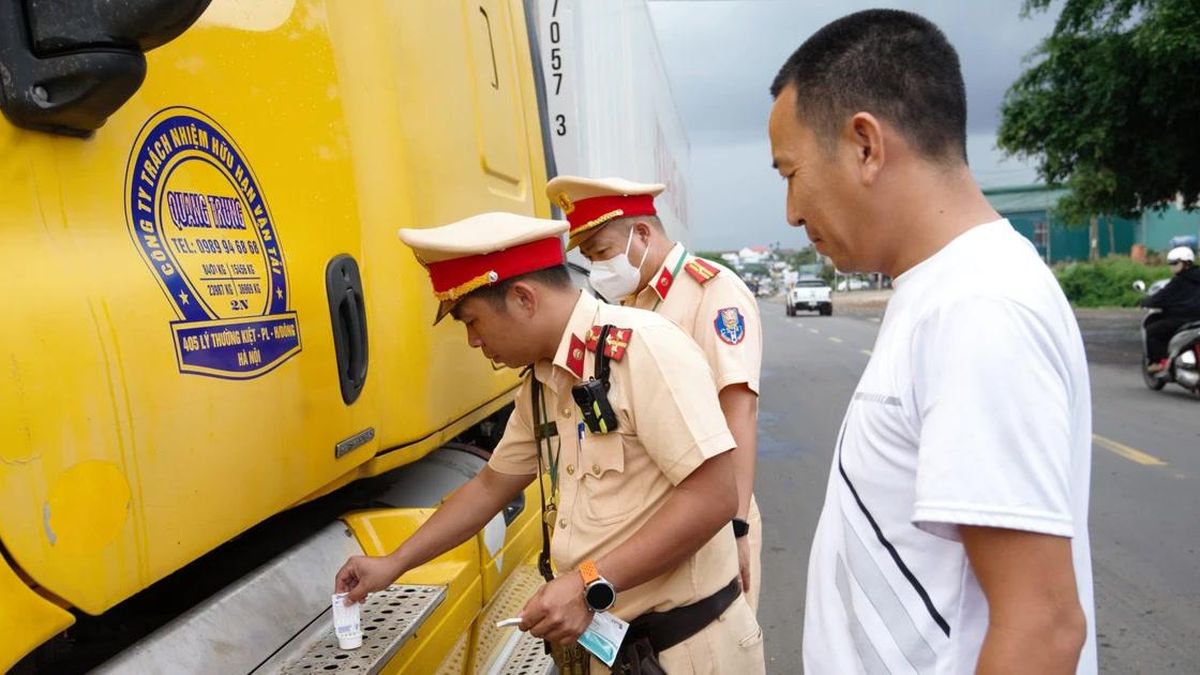 Đắk Lắk tăng cường kiểm tra ma túy tài xế chở sầu riêng - Báo Công An Nhân Dân