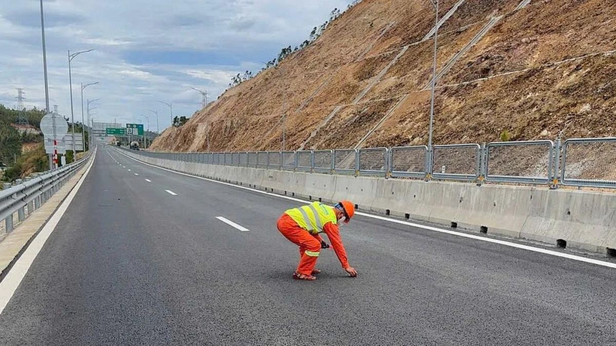 Hàng loạt xe thủng lốp trên đường bộ cao tốc ở phía Đông Gia Lai, Đắk Lắk - Báo Công An Nhân Dân