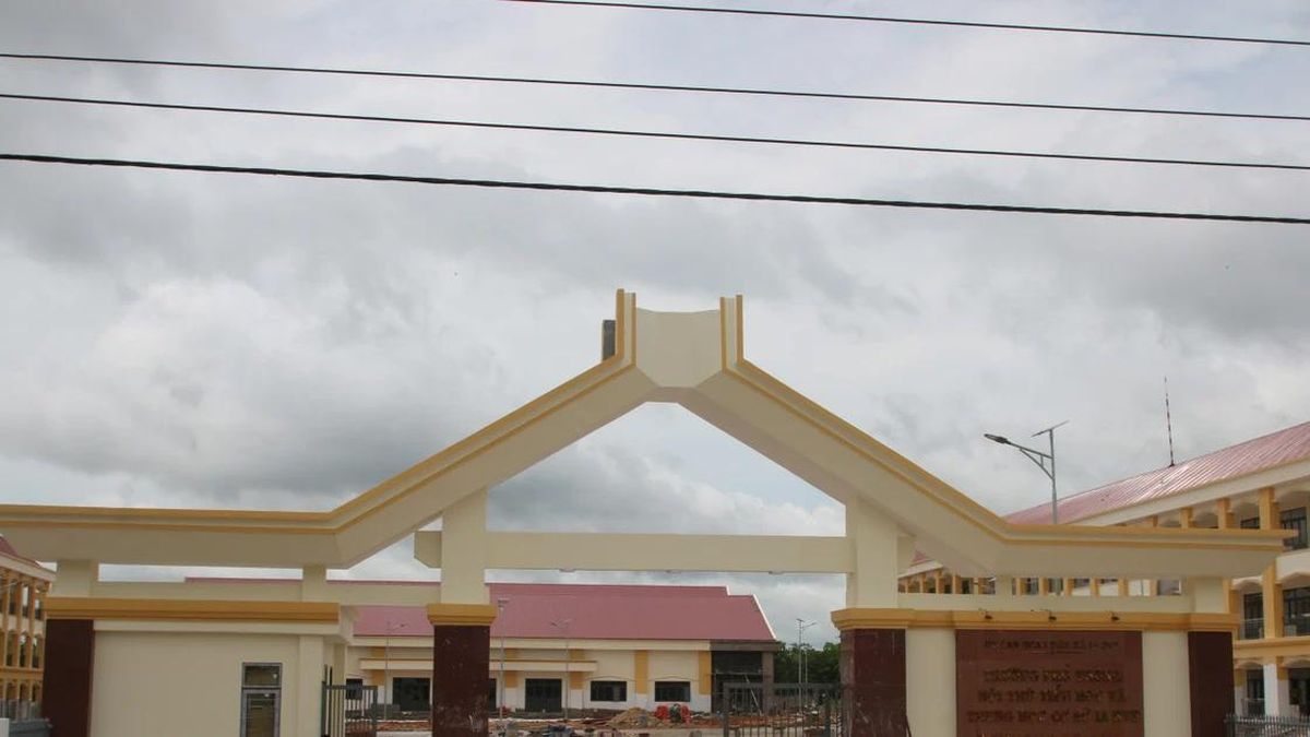 Học sinh vùng biên Đắk Lắk háo hức chờ ngày khánh thành trường liên cấp - Báo Giáo Dục & Thời Đại