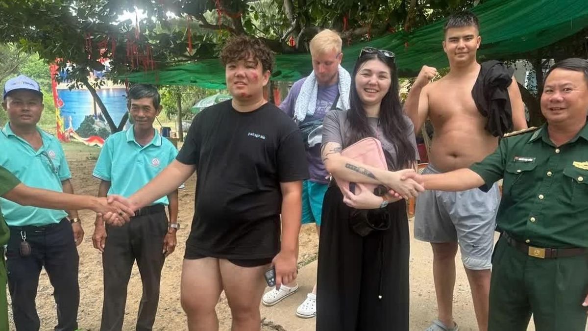 Kịp thời hỗ trợ cứu 3 du khách nước ngoài bị đuối nước khi tắm biển - Báo Nhân Dân