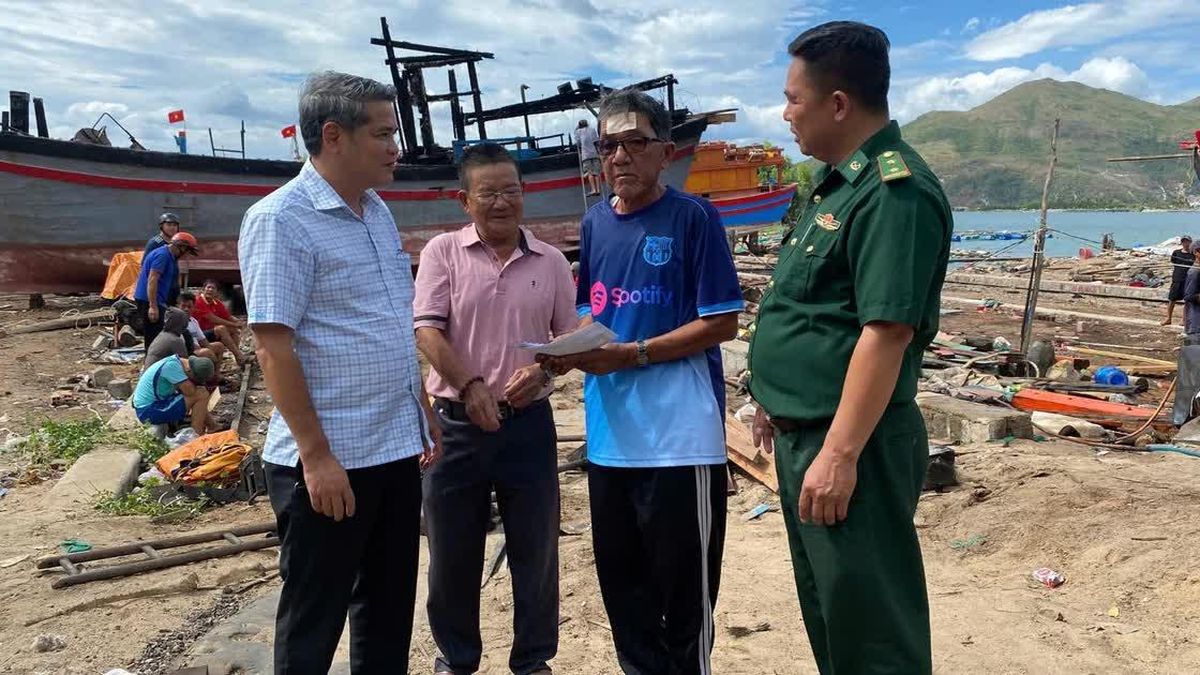 Đắk Lắk kịp thời động viên, hỗ trợ ngư dân có tàu bị cháy - Báo Nhân Dân