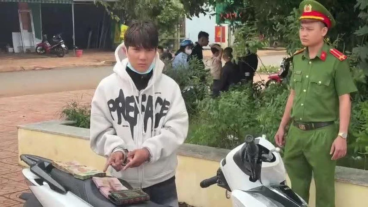 Trà trộn vào đám cưới, trộm hơn 80 triệu đồng trong cốp xe Sh - Báo Tri thức & Cuộc sống