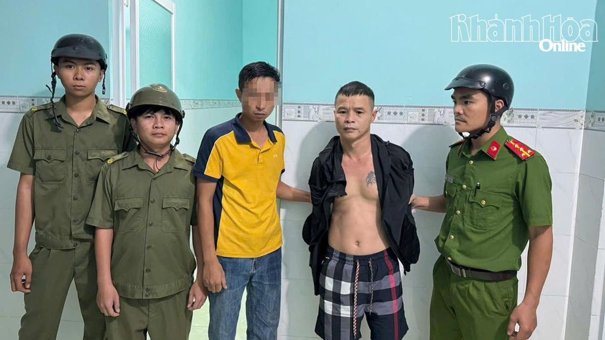 Công an xã Nam Ninh Hòa bàn giao đối tượng bị khởi tố về tội đánh bạc - Báo Khánh Hòa