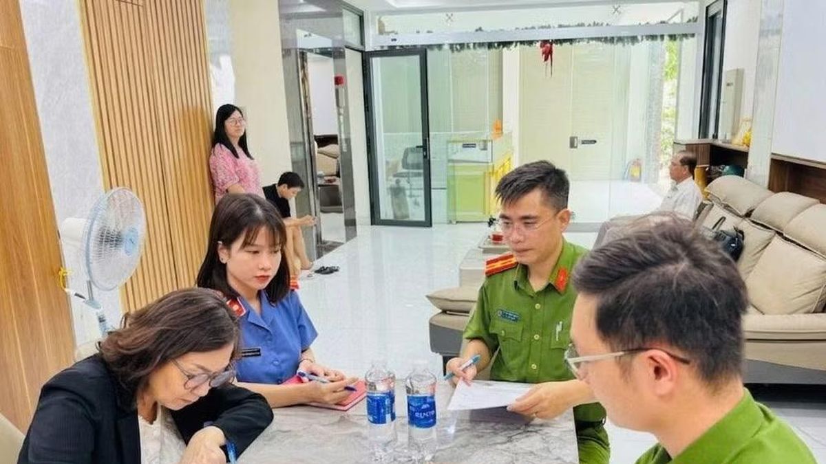 Dùng tài khoản cá nhân 'né' thuế, chủ doanh nghiệp vàng bạc bị khởi tố - Báo Tiền Phong