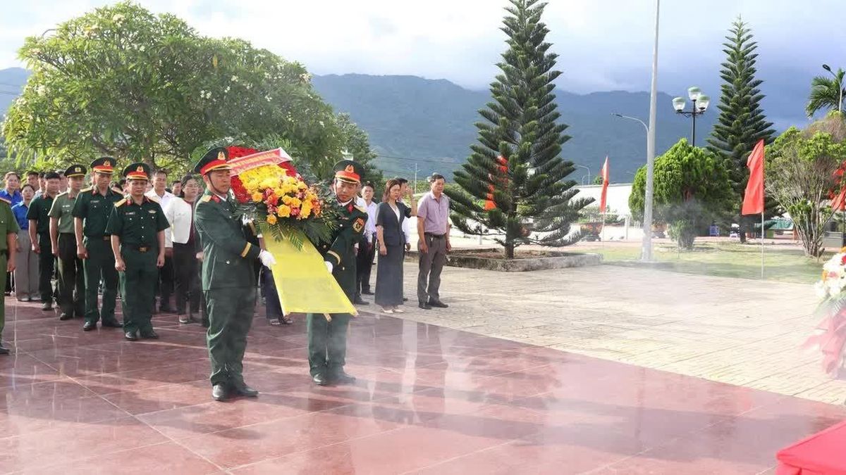 Lấy mẫu sinh phẩm xác định danh tính 97 hài cốt liệt sĩ tại Nghĩa trang Liệt sĩ xã Krông Bông - Báo Nhân Dân