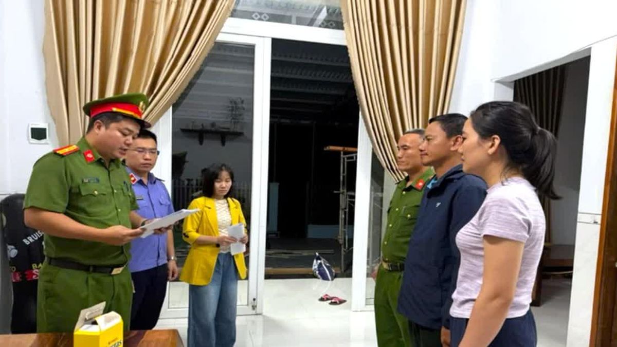 Bắt cán bộ kiểm lâm bảo kê cho 'vàng tặc' khai thác trái phép - Báo Công An Nhân Dân