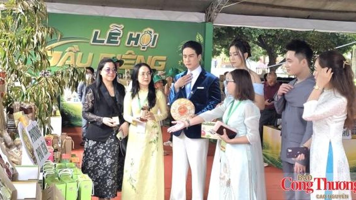 Khai mạc khu trưng bày 400 gian hàng kết nối sầu riêng Đắk Lắk - Báo Công Thương