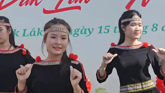 Clip: Mãn nhãn thiếu nữ trong điệu múa sôi động, đậm nét văn hóa Ê Đê - Báo Tiền Phong