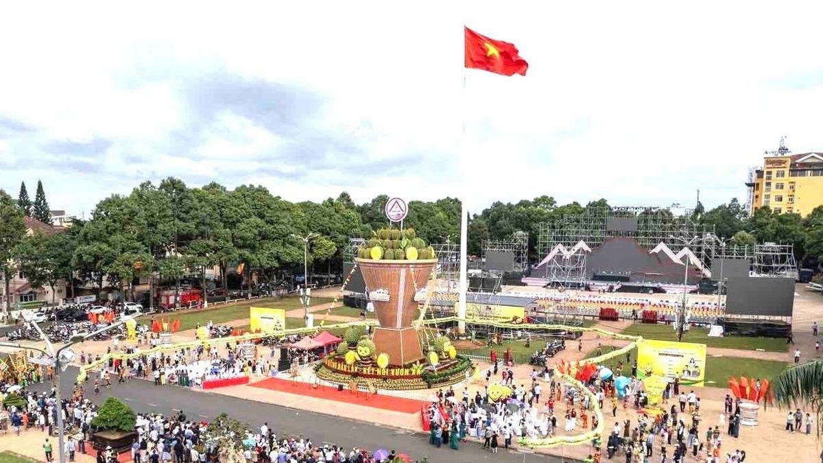 Gùi khổng lồ của đồng bào các dân tộc Tây Nguyên hút du khách - Báo VietnamNet