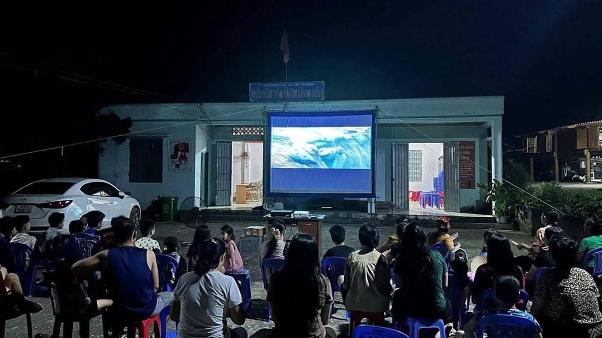 Chiếu phim lưu động phục vụ người d&acirc;n v&ugrave;ng cao L&agrave;o Cai - B&aacute;o Văn h&oacute;a