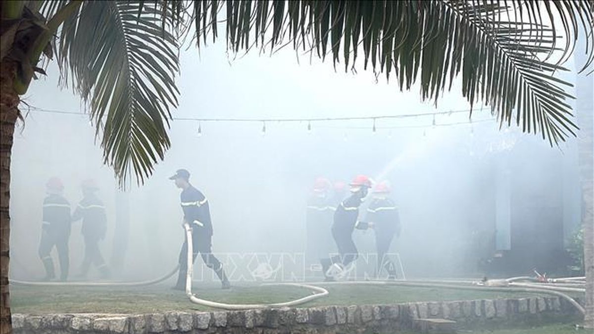 Khống chế nhanh vụ cháy tại khu dịch vụ ven biển ở Tuy Hòa - Báo Tin Tức TTXVN
