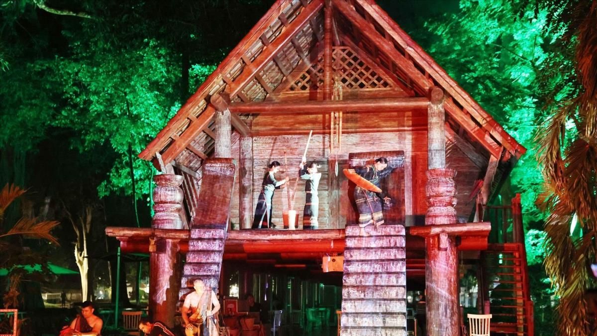 Nhà dài show mang đến nhiều trải nghiệm văn hóa hấp dẫn - Chuyên trang Công an Đà Nẵng - Báo Công an Nhân dân