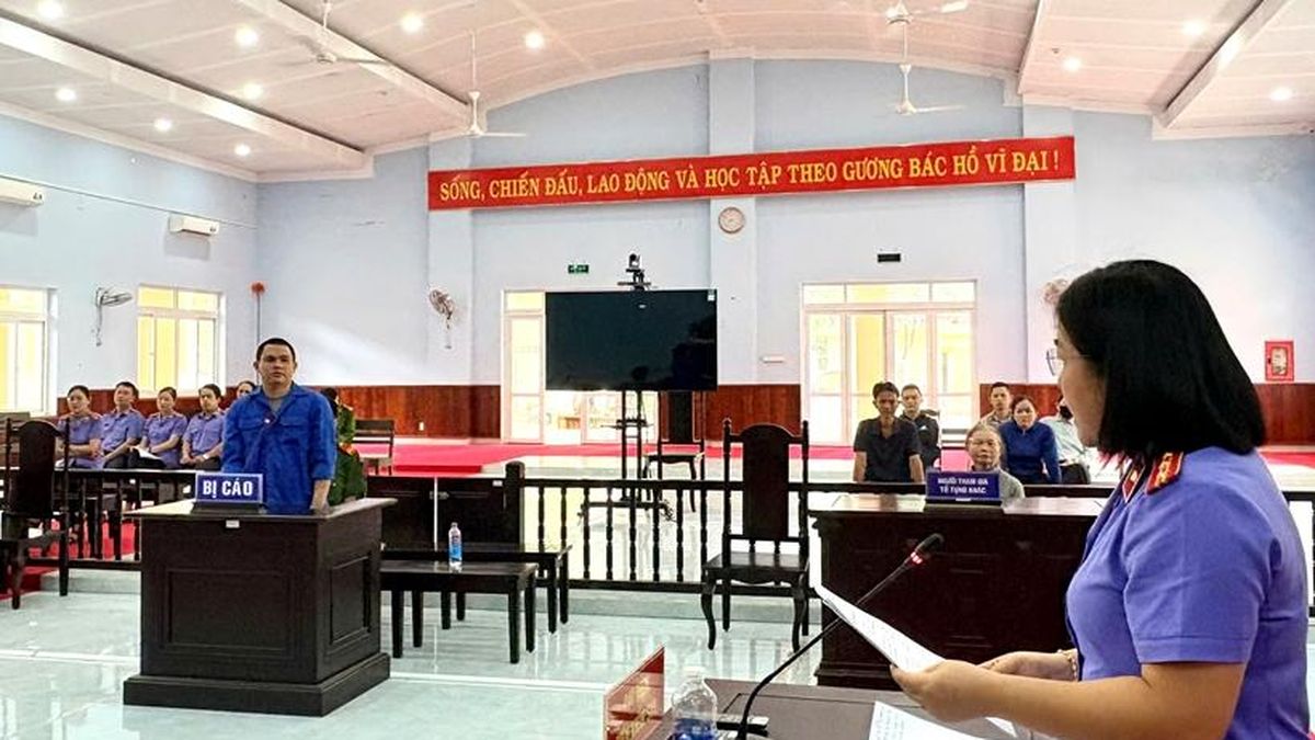 Lãnh án tù về 2 tội vì chém cán bộ Cảnh sát giao thông - Báo Bảo Vệ Pháp Luật
