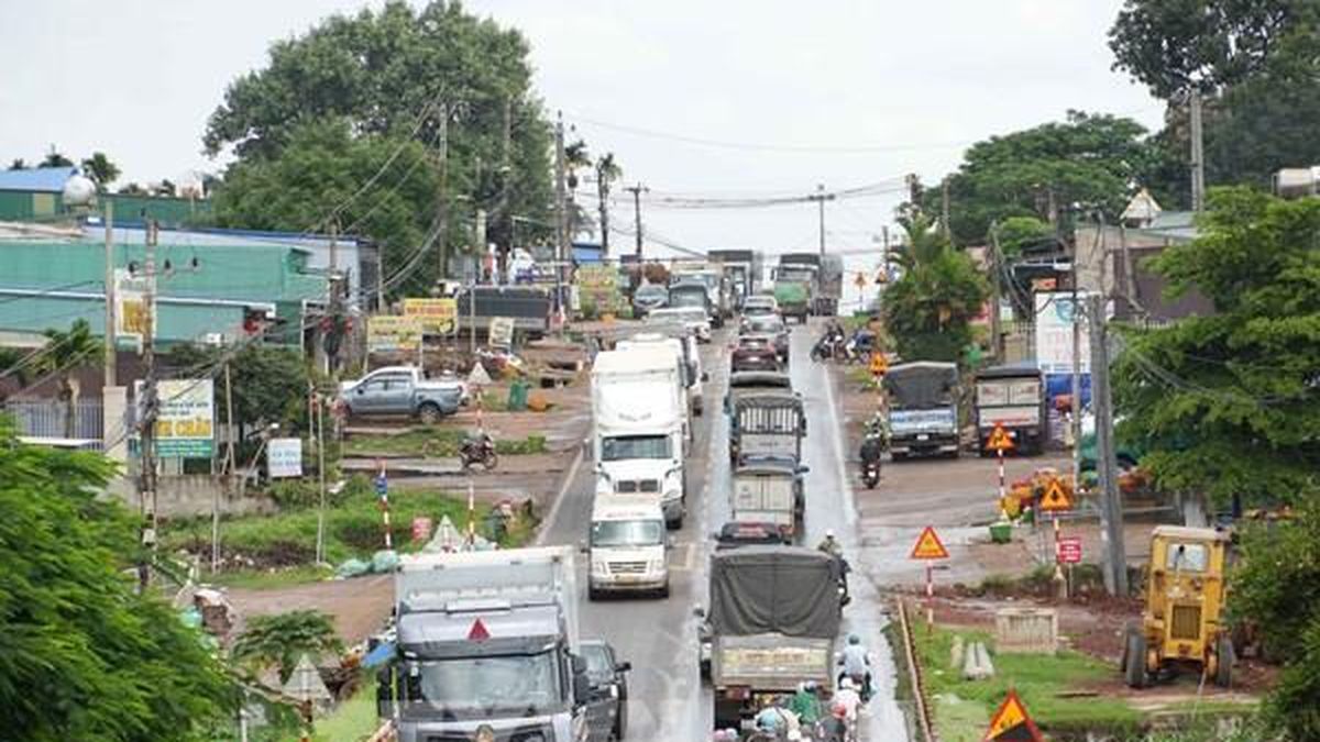 Quốc lộ 26 quá tải, ùn tắc giao thông cục bộ trong mùa thu hoạch sầu riêng - Bnews