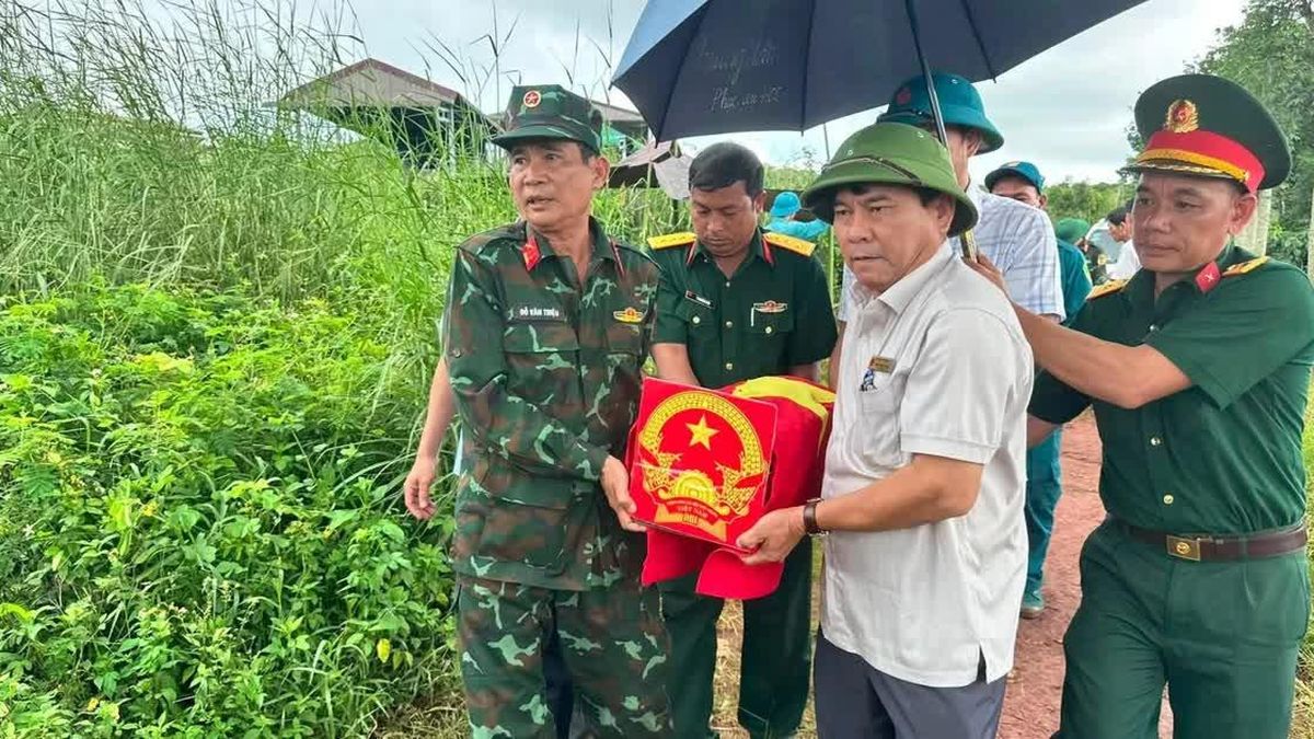 Đắk Lắk: Đào móng xây dựng trụ cổng phát hiện một hài cốt liệt sĩ và nhiều di vật - Báo Nhân Dân