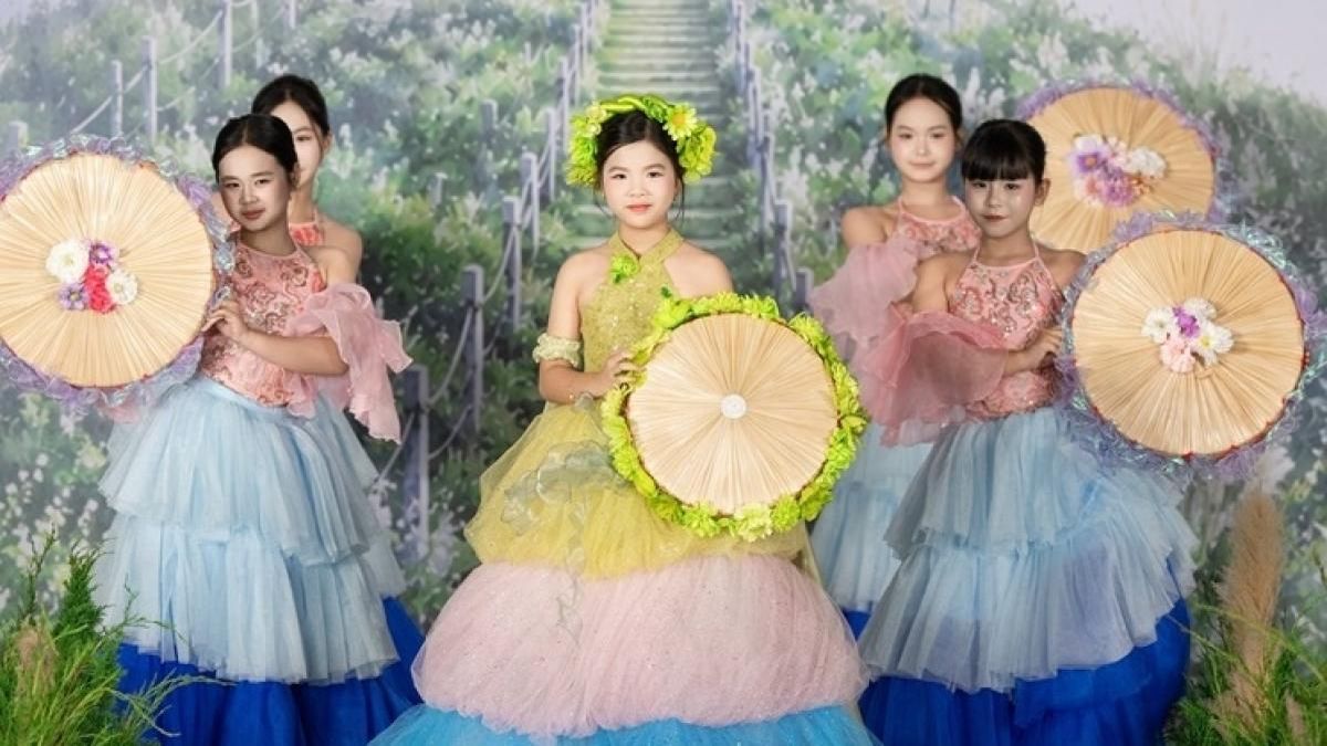 Более 200 юных моделей представили коллекции на детском fashion-шоу Shining Moments 2026 в Ханое