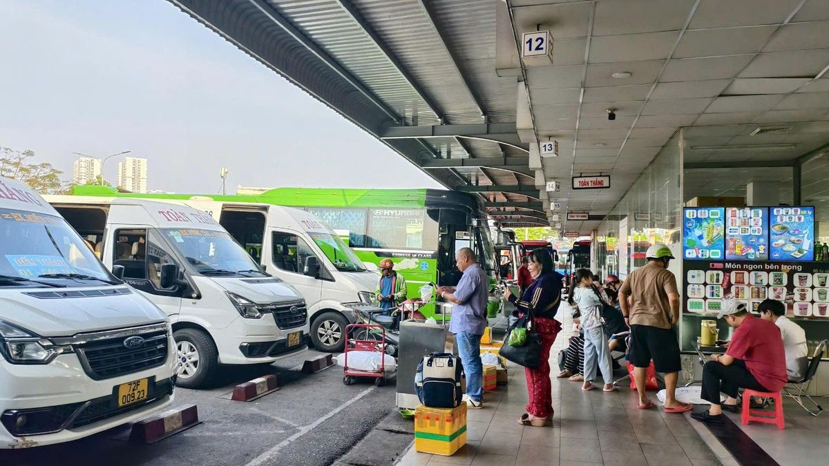 Vé xe khách dịp 2/9 tăng tới 40%, có tuyến lên gần 1 triệu đồng - Báo VietnamNet