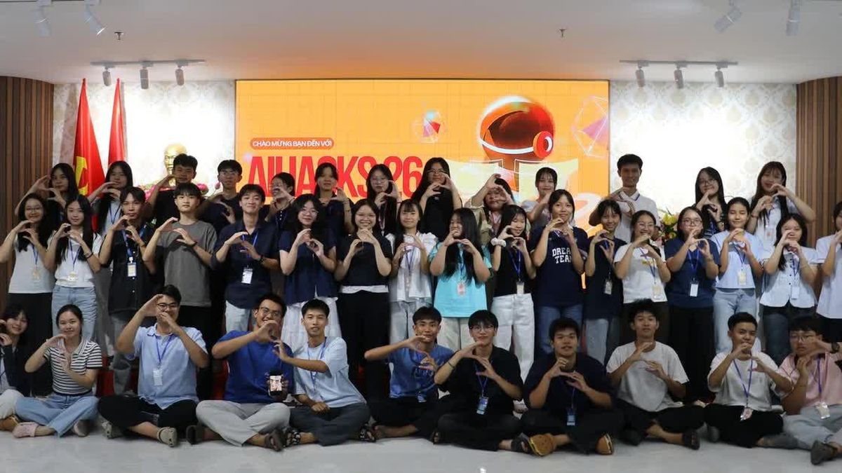 Cựu học sinh THPT chuyên Lương Văn Chánh giúp teen Đắk Lắk chinh phục AI - Chuyên trang Hoa Học Trò - Báo Tiền Phong