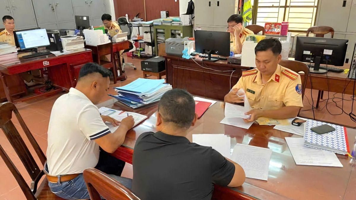 Lái ô tô đâm vào gác chắn đường sắt, người đàn ông ở Đắk Lắk nhận hậu quả thích đáng - Tạp chí SaoStar
