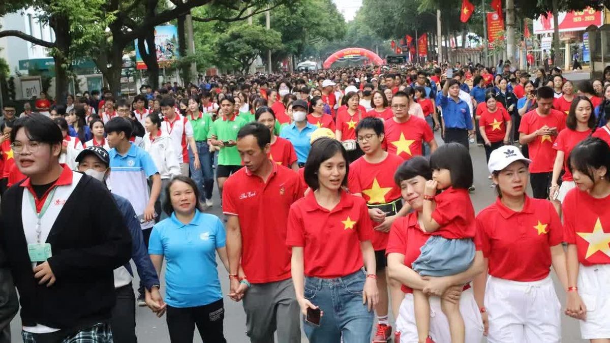 Đắk Lắk đồng loạt đi bộ tại 102 xã, phường hưởng ứng 'Cùng Việt Nam tiến bước' - Báo Giáo Dục & Thời Đại