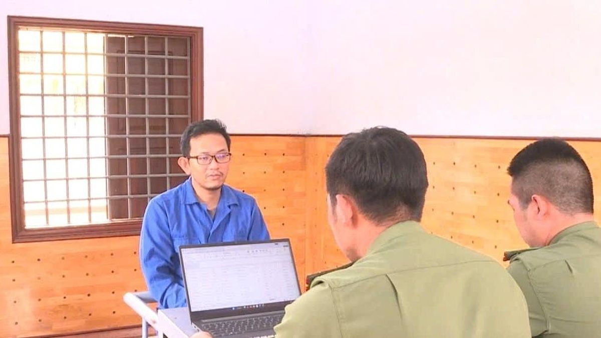 Khởi tố cặp vợ chồng livestream tự xưng được 'bề trên' phù hộ, lừa đảo tiền tỷ - Báo VietnamNet