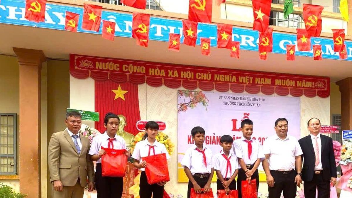 Hiệu trưởng có thâm niên 20 năm làm quản lý xin rời ghế xuống giáo viên - Báo VietnamNet