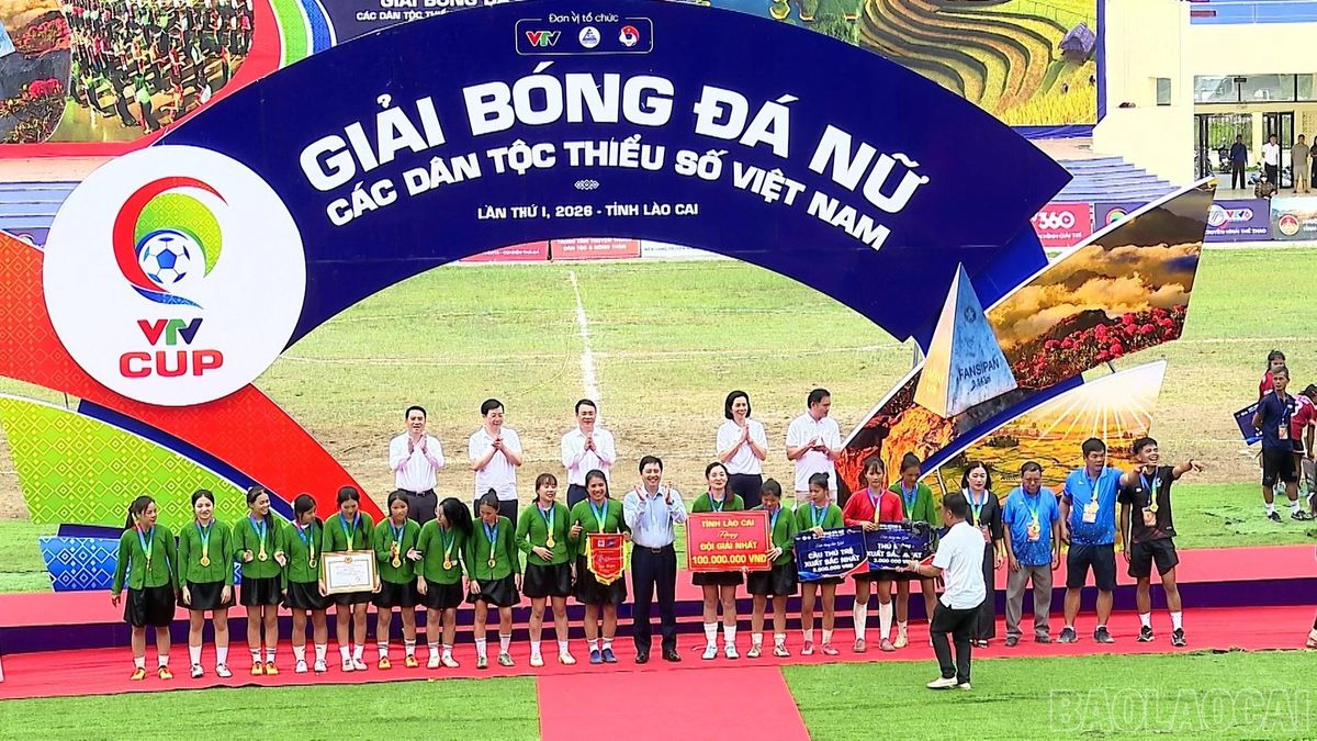 Bế mạc Giải bóng đá nữ các dân tộc thiểu số Việt Nam lần thứ nhất - Báo Quân Đội Nhân Dân