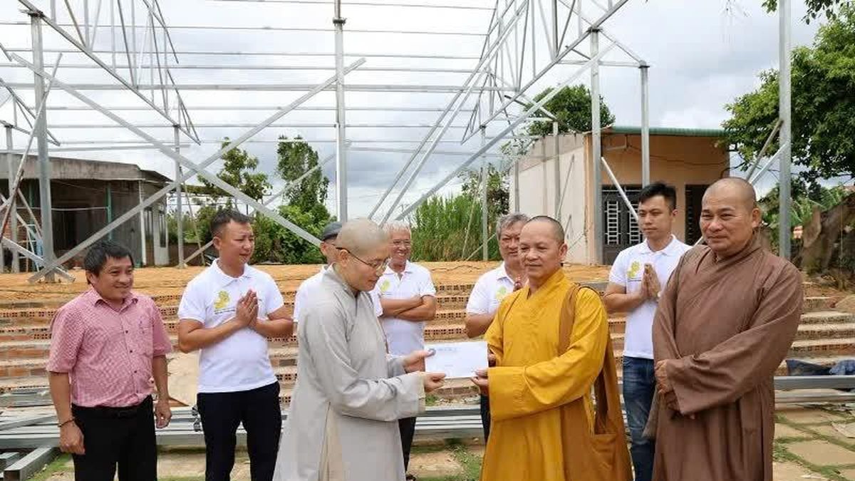 Đắk Lắk: Ban Trị sự Phật giáo tỉnh thăm chùa Tuệ Đăng bị ảnh hưởng nặng bởi lốc xoáy - Giác ngộ