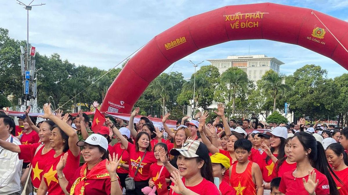 'Cùng Việt Nam tiến bước' lan tỏa khắp 102 xã, phường Đắk Lắk - Đại Biểu Nhân Dân
